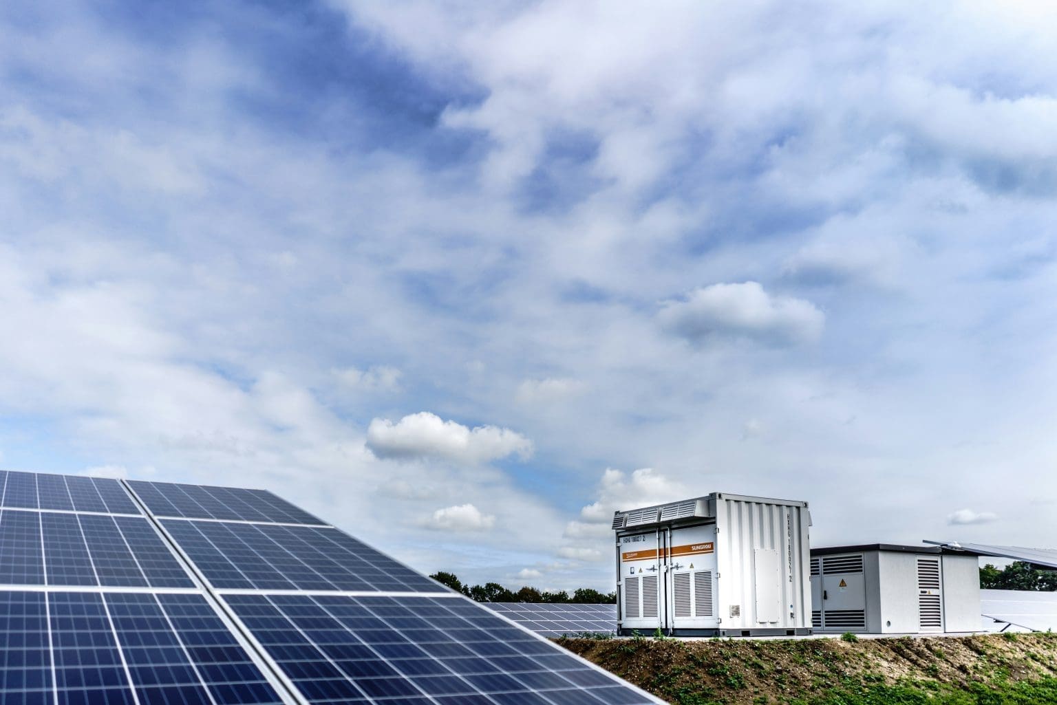 Microgrids for a Resilient Renewable Future - New Buildings Institute